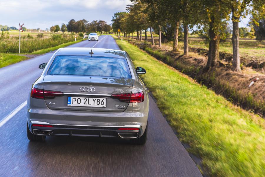  Audi A4 40 TDI Quattro S-Line (B9) 2019 года  (WW) (фото 13 из 27)